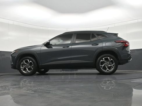 Used 2025 Chevrolet Trax LT FWD image 24