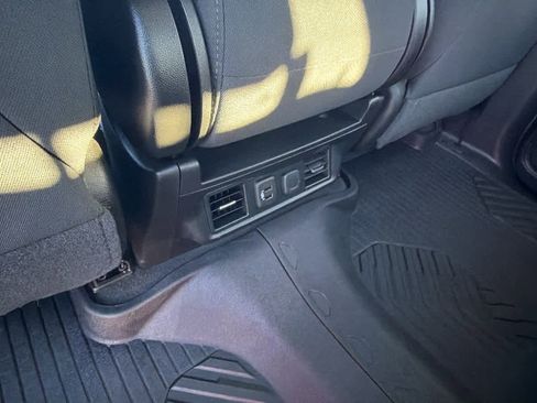 Used 2021 Chevrolet Silverado 1500 LT image 25