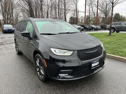 Used 2023 Chrysler Pacifica Touring-L w/ S Appearance Package