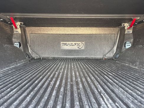 Used 2020 Chevrolet Silverado 1500 LT image 27