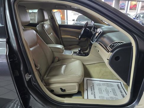 Used 2013 Chrysler 300 AWD w/ Driver Convenience Group image 14
