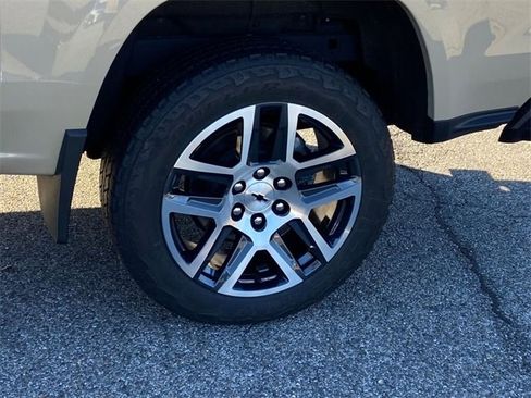 Used 2023 Chevrolet Colorado Z71 w/ Z71 Convenience Package 2 image 10