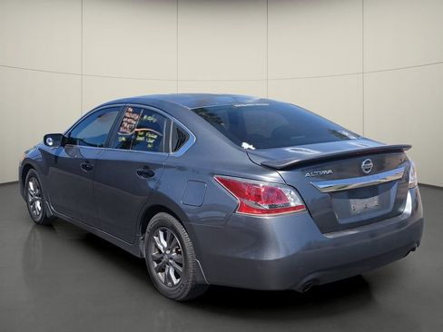 Used 2015 Nissan Altima 2.5 S w/ Sport Value Package image 5