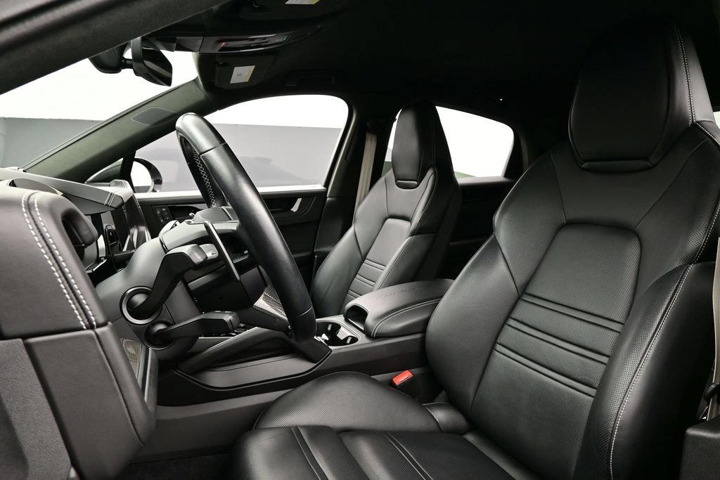Certified 2024 Porsche Cayenne Turbo GT AWD/4WD image 5