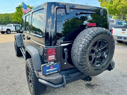 Used 2013 Jeep Wrangler Unlimited Sahara AWD/4WD image 3