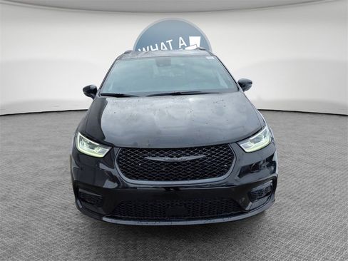 New 2026 Chrysler Pacifica Select w/ S Appearance Package image 2