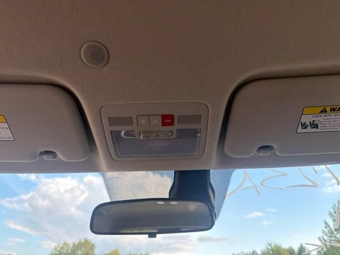 Used 2024 Hyundai Venue Limited FWD image 16