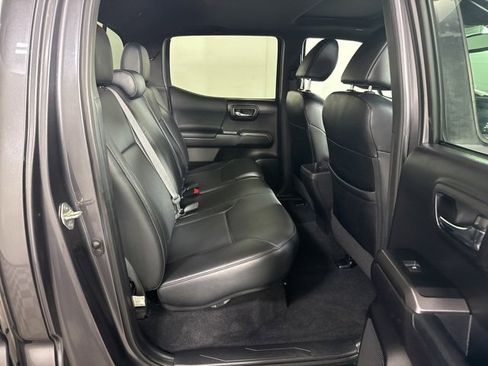 Used 2020 Toyota Tacoma w/ TRD Off-Road Package image 7