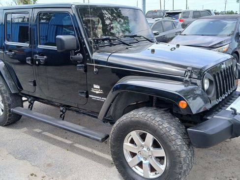 Used 2013 Jeep Wrangler Unlimited Sahara w/ Connectivity Group AWD/4WD image 7