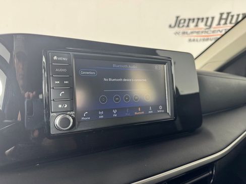 Used 2025 Nissan Kicks S AWD/4WD image 22