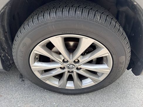 Used 2017 Toyota RAV4 Limited AWD/4WD image 5