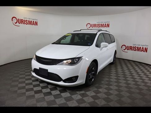 Used 2018 Chrysler Pacifica Touring Plus w/ S Appearance Package image 3