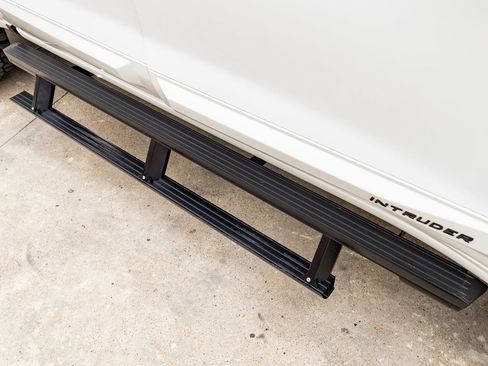 Used 2023 GMC Sierra 1500 AT4 w/ AT4 Premium Package image 12