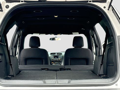 Certified 2018 Ford Explorer XLT image 7