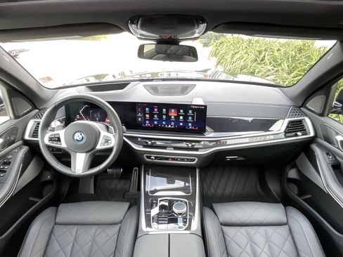 Certified 2025 BMW X5 xDrive50e w/ M Sport Package image 12