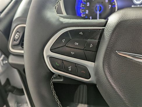 Certified 2026 Chrysler Pacifica Select image 18