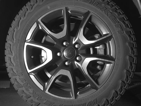 Used 2025 Jeep Compass Trailhawk image 13