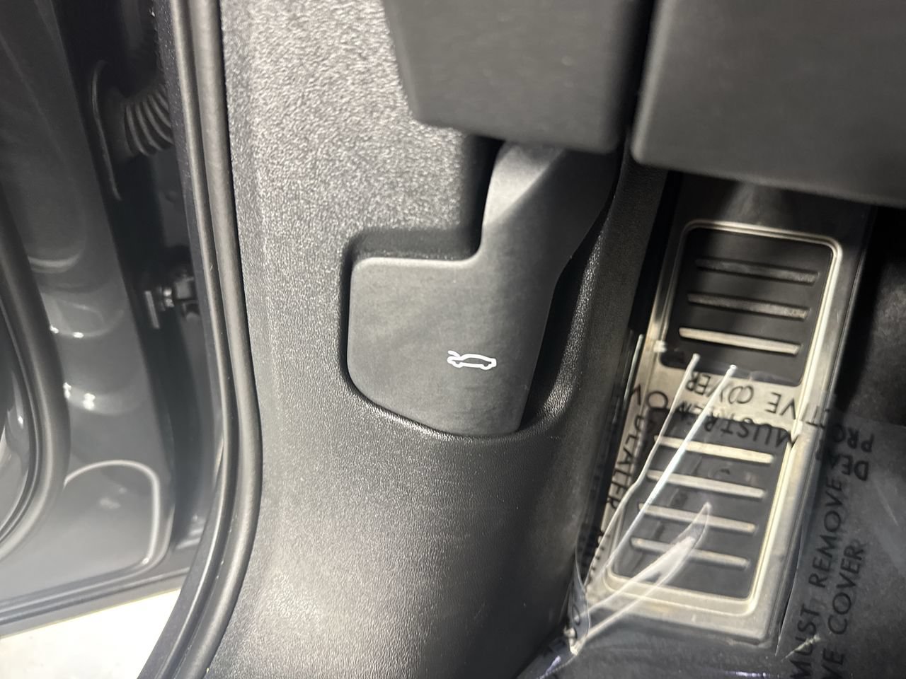Used 2025 Audi SQ6 e-tron Premium Plus w/ Premium Plus AWD/4WD image 17