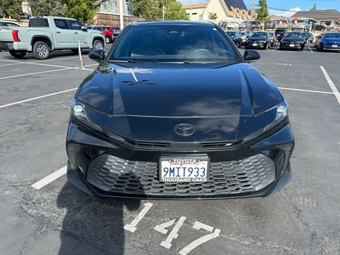 Used 2025 Toyota Camry SE w/ Multimedia Upgrade Package image 5