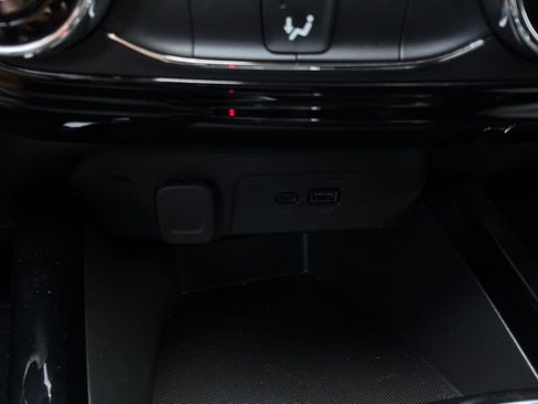 Used 2025 Chevrolet Trax LT FWD image 23