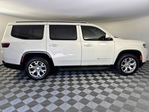 Used 2022 Jeep Wagoneer Series II AWD/4WD image 6