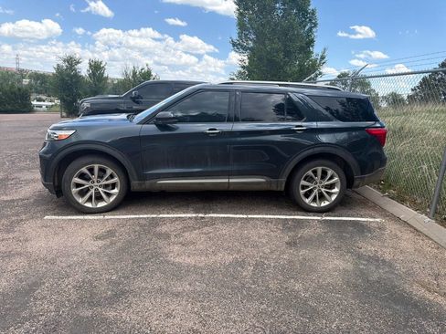Used 2023 Ford Explorer Platinum w/ Technology Package AWD/4WD image 2