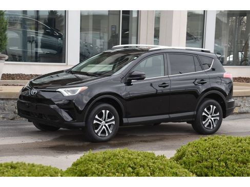 Used 2016 Toyota RAV4 LE image 8