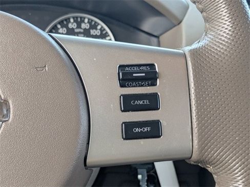 Used 2014 Nissan Frontier SL w/ SL Moonroof Package image 25