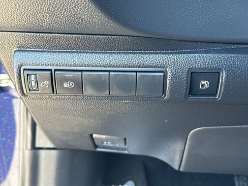 Used 2023 Toyota Corolla LE w/ Carpet Mat Package (TMS) FWD image 17