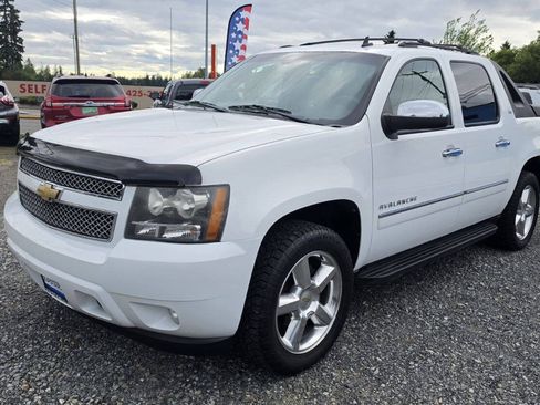 Used 2011 Chevrolet Avalanche LTZ AWD/4WD image 3