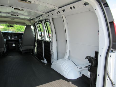 New 2026 GMC Savana 2500 w/ Enhanced Convenience Package RWD image 25