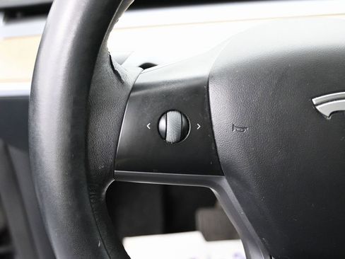 Used 2022 Tesla Model Y Long Range image 17