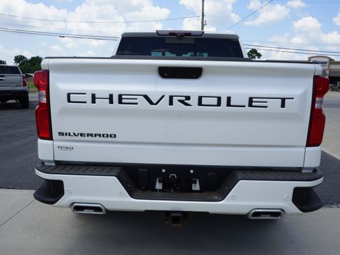 Used 2020 Chevrolet Silverado 1500 High Country w/ Technology Package AWD/4WD image 4
