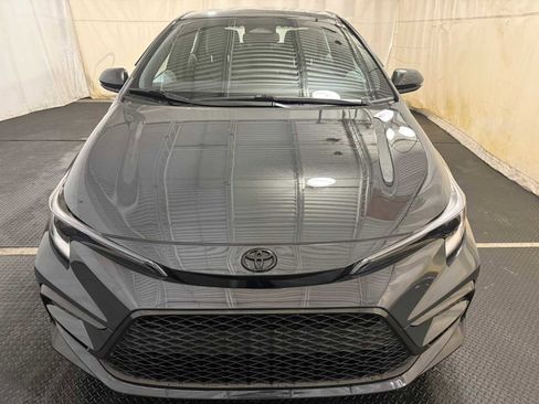 Certified 2025 Toyota Corolla SE image 3