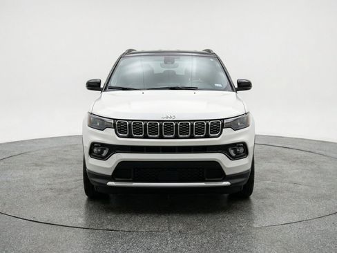Used 2025 Jeep Compass Limited AWD/4WD image 2