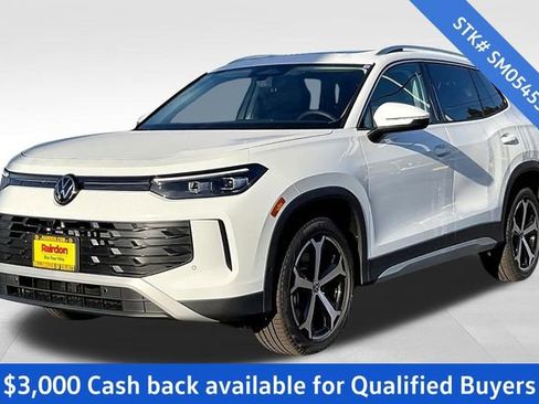 New 2025 Volkswagen Tiguan SE image 2