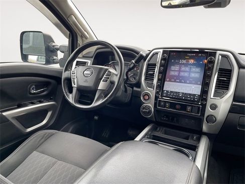 Used 2020 Nissan Titan SL image 10