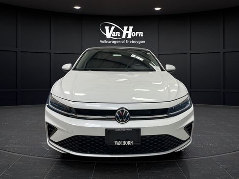 Used 2025 Volkswagen Jetta SE w/ Sunroof Package FWD image 2