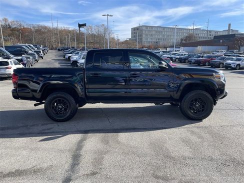 Certified 2021 Toyota Tacoma SR5 image 7