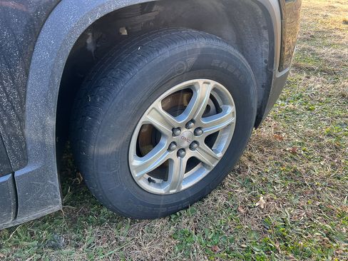 Used 2019 GMC Acadia SLE image 6