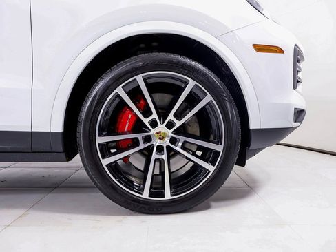 Certified 2024 Porsche Cayenne S image 22