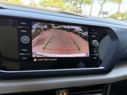 Used 2022 Volkswagen Taos SE image 25