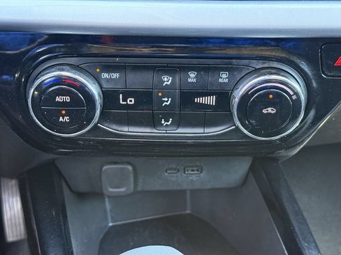 Used 2025 Chevrolet Trax LT FWD image 18