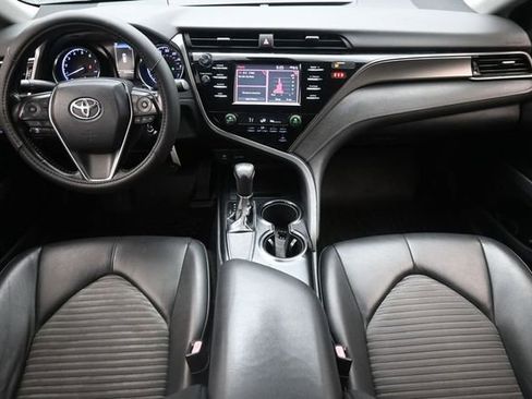 Used 2019 Toyota Camry SE FWD image 19