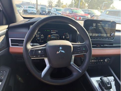 Used 2024 Mitsubishi Outlander SEL image 15
