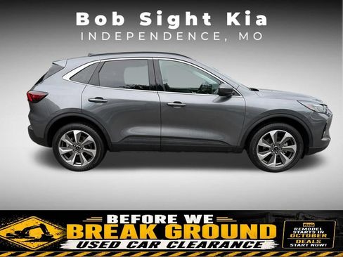 Used 2023 Ford Escape Platinum AWD/4WD image 17