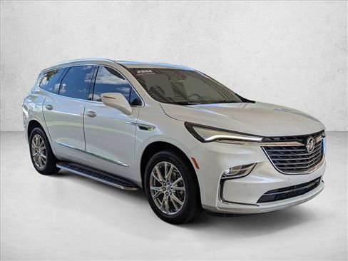 Used 2023 Buick Enclave Essence w/ Experience Buick Package FWD image 3