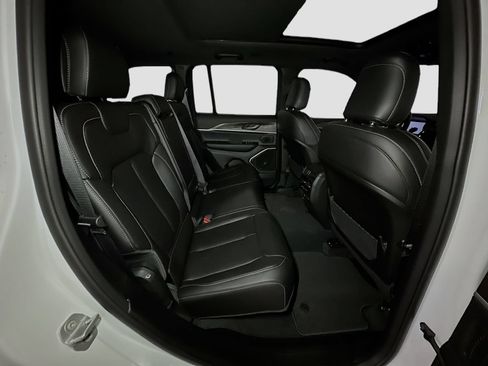 New 2026 Jeep Grand Cherokee Limited AWD/4WD image 32