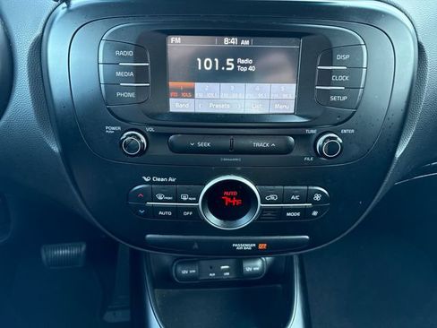 Used 2017 Kia Soul + FWD image 18