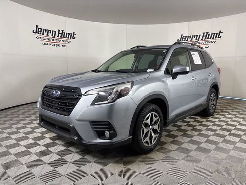 Used 2023 Subaru Forester Premium image 1